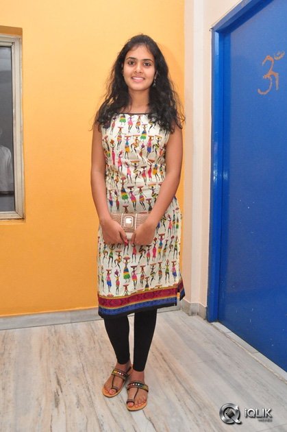 Sukriti-at-Kerintha-Movie-Premier-Show